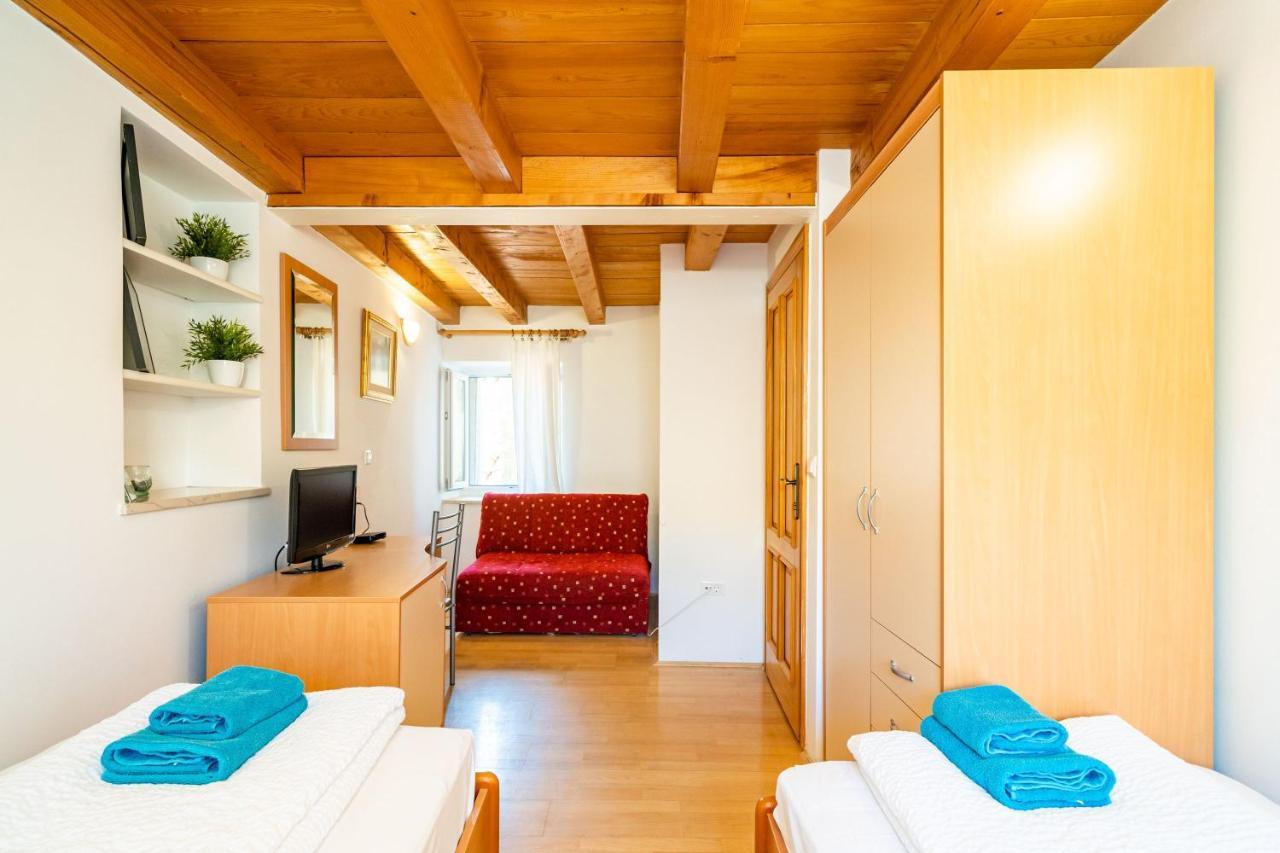 Apartment Foteza *